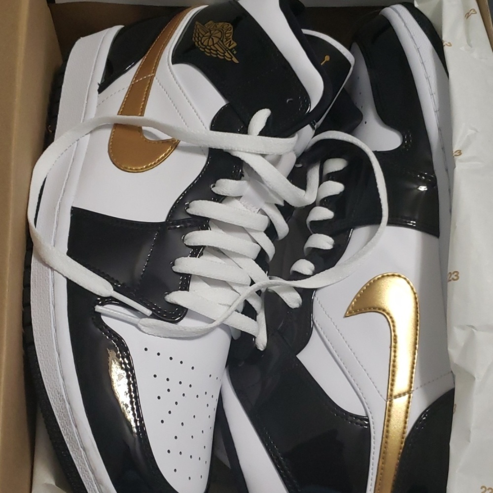 Jordan 1 Mid SE